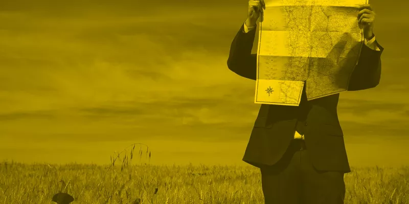 Homme perdu cherchant son chemin